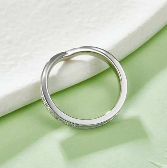 Moissanite V-Shaped Eternity Band Ring - Trendy Luxury Jewelry