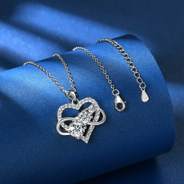 Fashion Jewelry Infinite Love Heart Pendant Necklace with Round Moissanite
