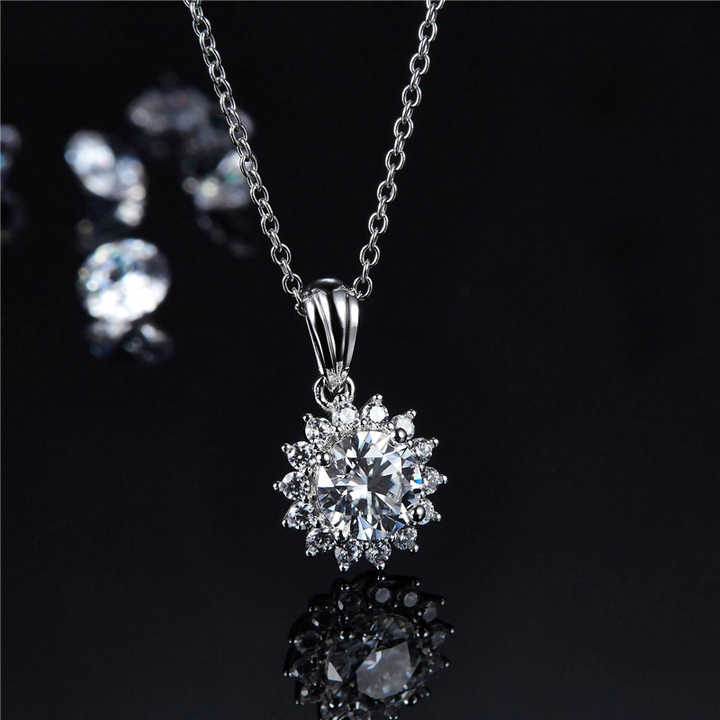 Sunflower Pendant Necklace with 1.0ct Moissanite – Elegant Floral Design