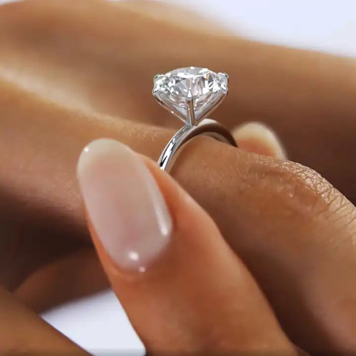 Classic Shiny 0.5ct Moissanite Engagement Ring