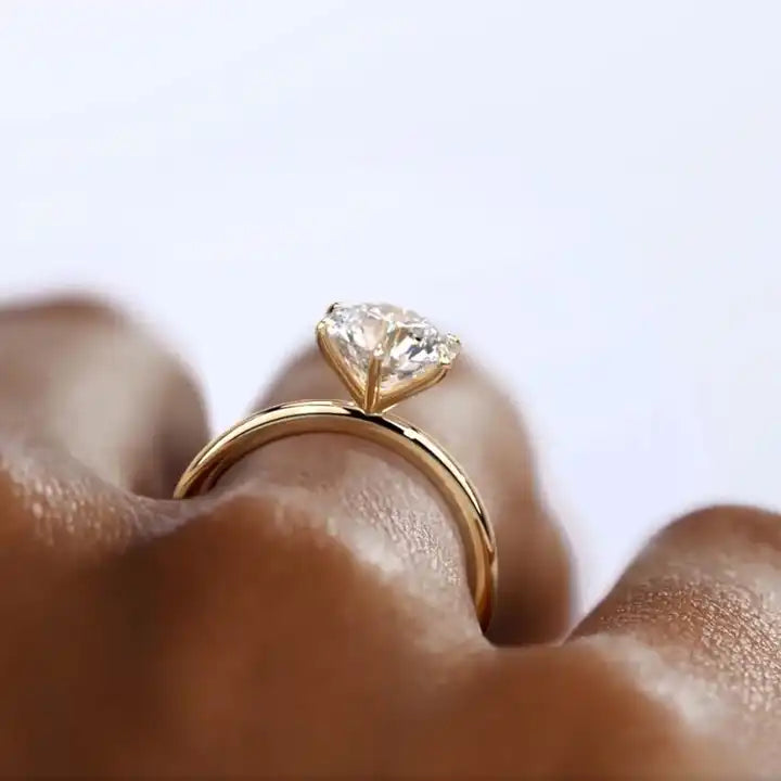 Classic Shiny 0.5ct Moissanite Engagement Ring