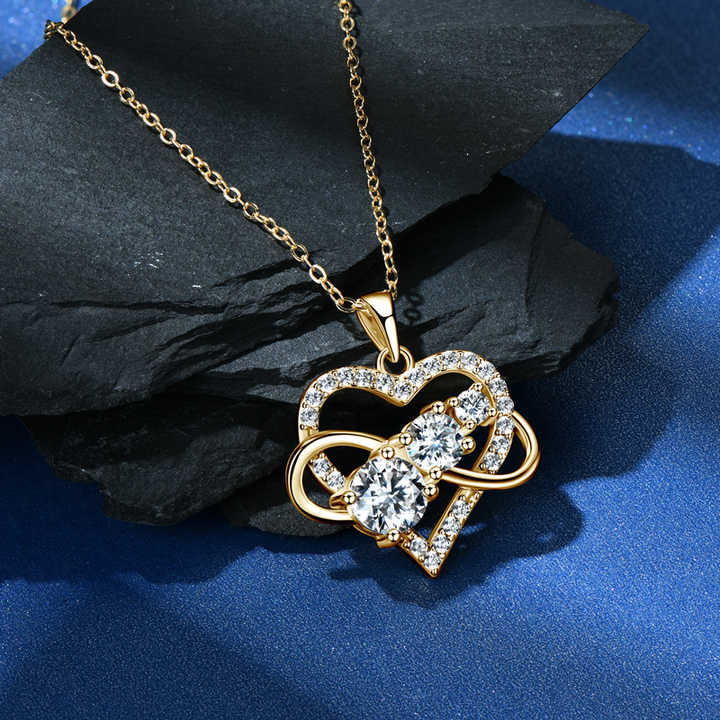 Fashion Jewelry Infinite Love Heart Pendant Necklace with Round Moissanite